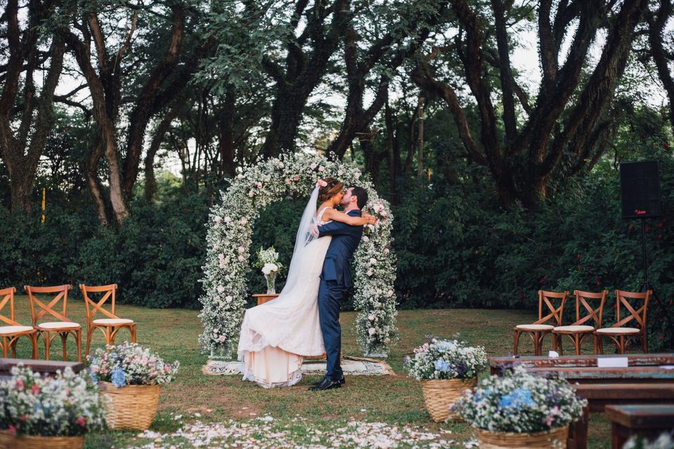 Casamento no Moinho Santa Candida em Vinhedo da Isa e Brunno. Casamento no por do sol!
